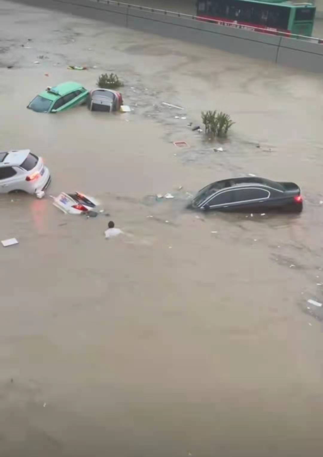汽车被暴雨淹了，保险赔不赔？