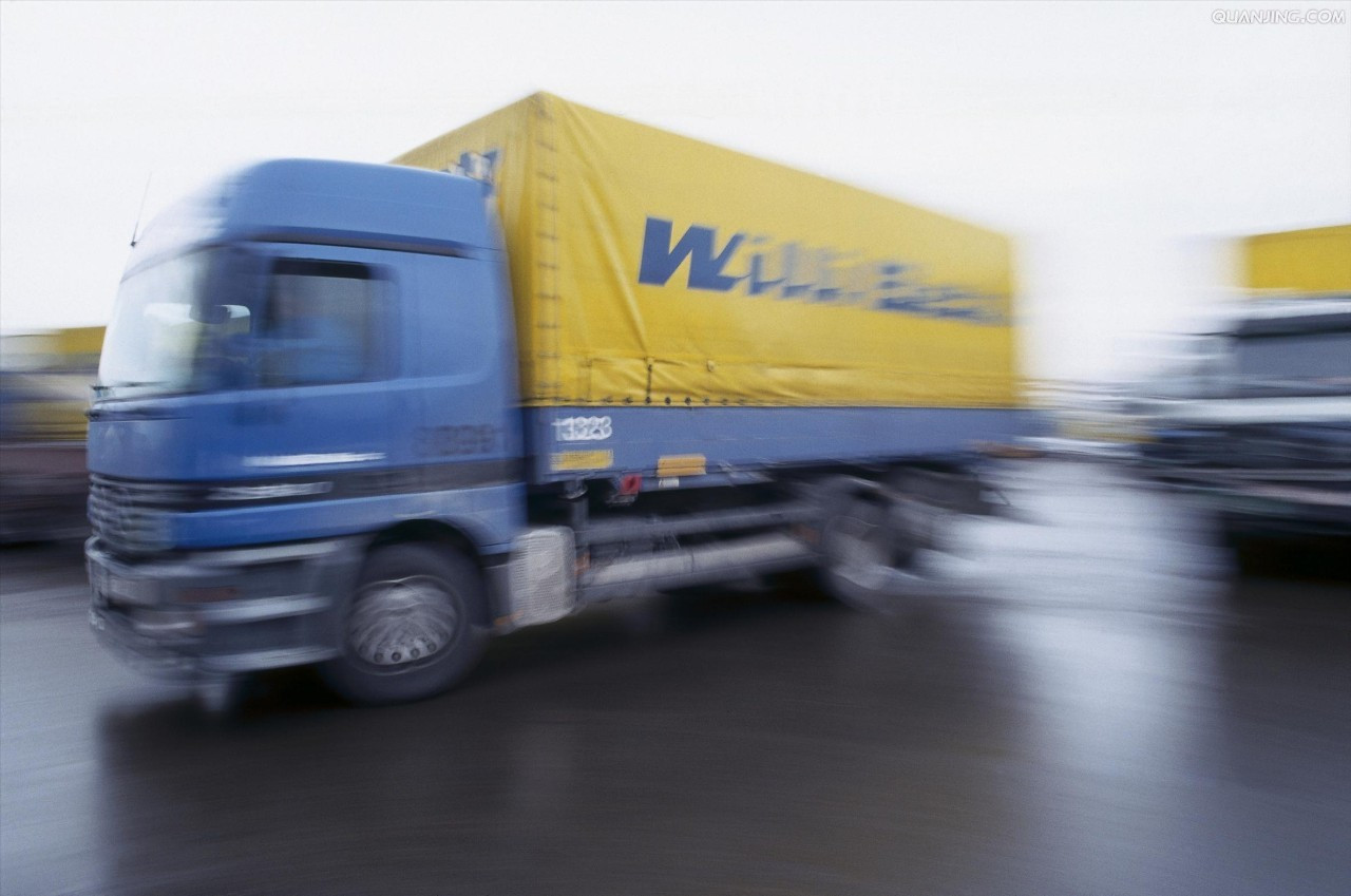 一车轮毂散落隧道险酿事故！